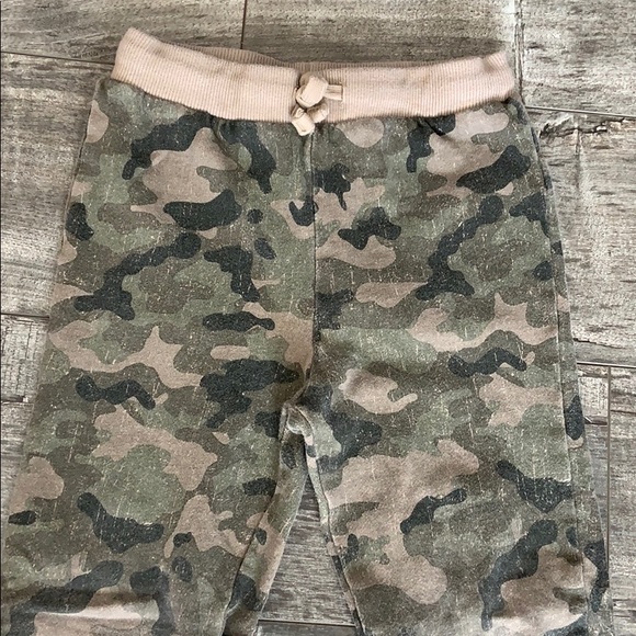 Kids size 5T pants - Picture 2 of 3